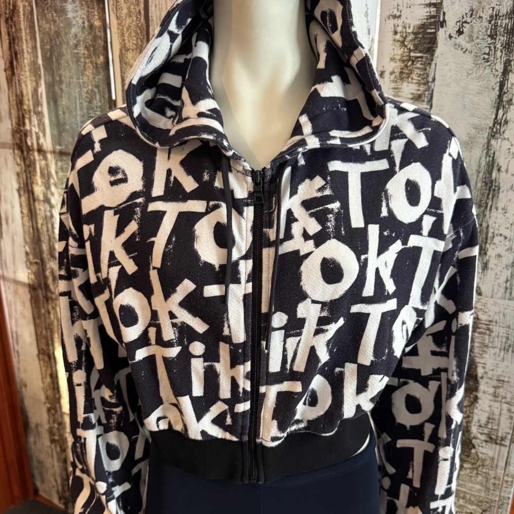 Alice + Olivia cropped TikTok graffiti hoodie. Soft and comfy. Unique!
